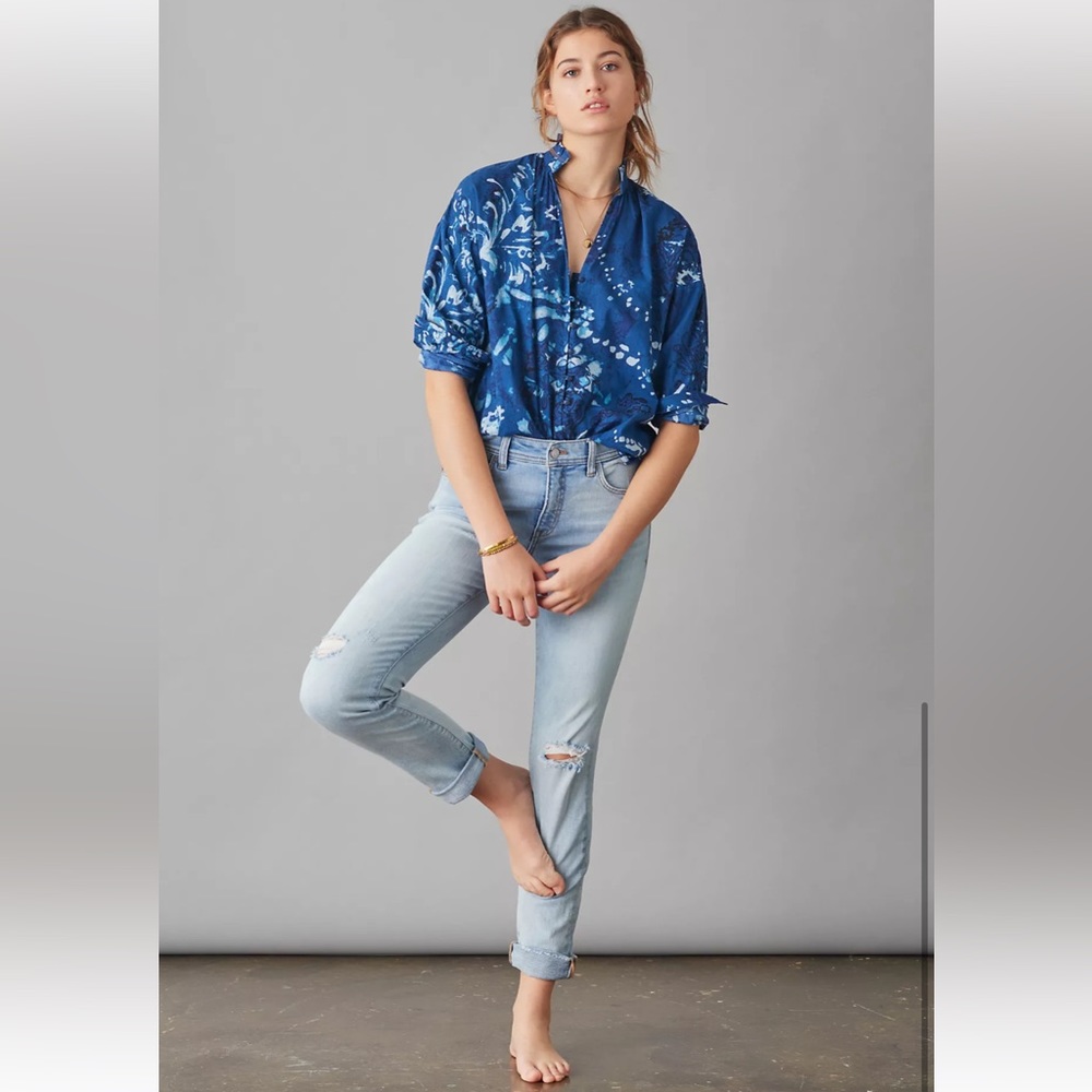 anthropologie Pilcro The Slim Boyfriend Jeans sz 27 destroyed light wash denim